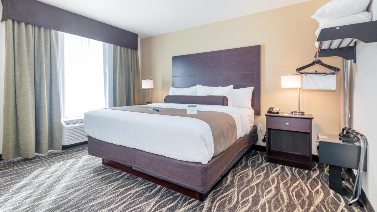 Hotel Cobblestone & - Janesville