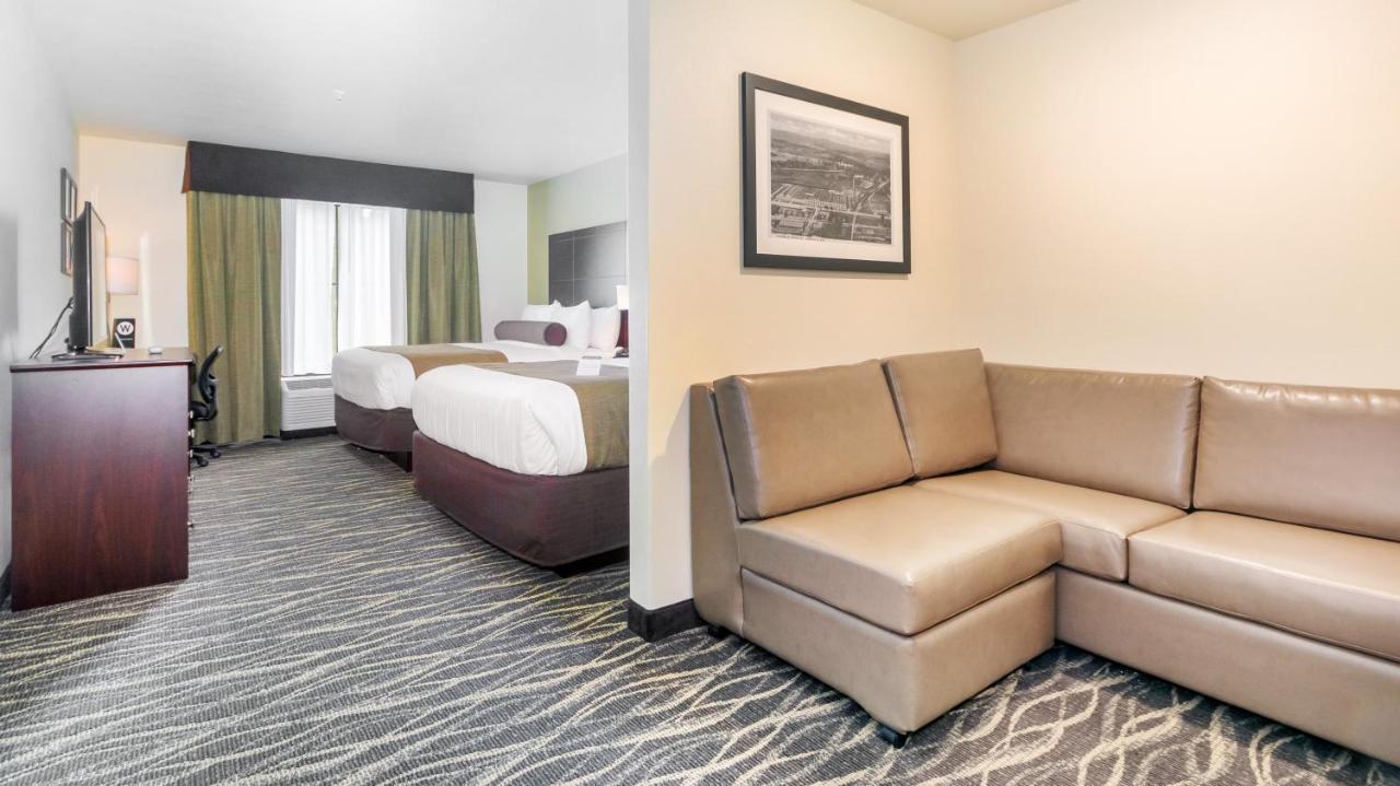 Hotel Cobblestone & -